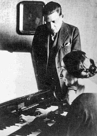 Ritratto di Francis Poulenc