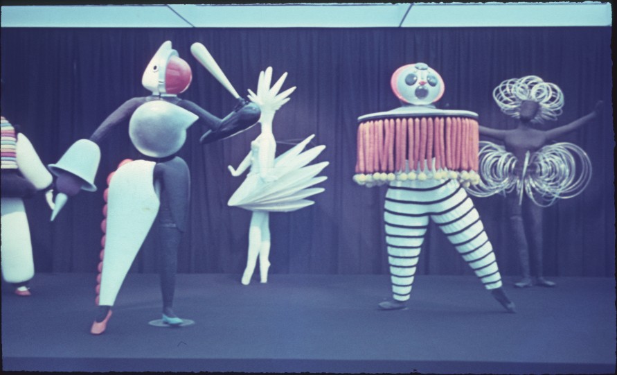 Balletto triadico: immagine storica o di scena